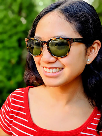 Julia De Leon